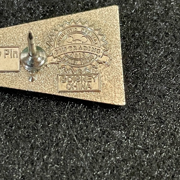 Walt Disney World Blue Banner Hidden Mickey #2 Of 5 Trading Pin - Picture 3 of 5